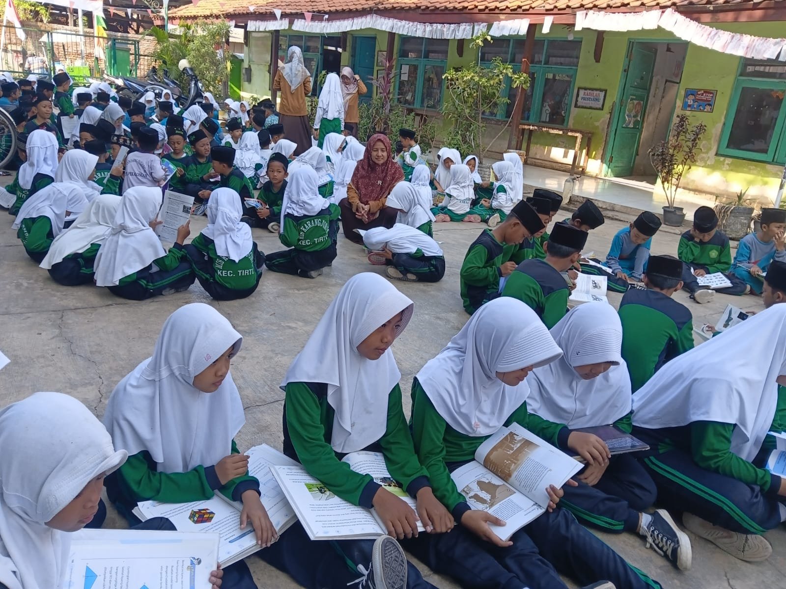 MI Salafiyah Karangjompo Galakkan Pembiasaan Literasi Membaca Murid Sedari Dini